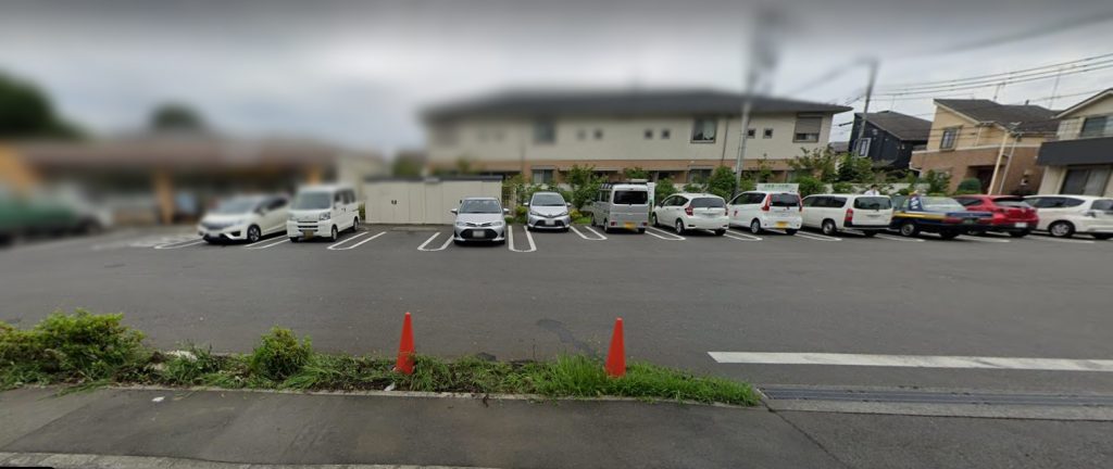 事故現場の駐車場の写真